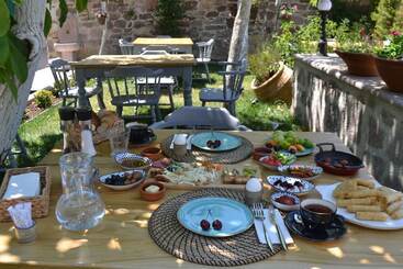 هتل Lunaria Guest House