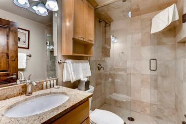 هتل Luxury Ski In, Ski Out 1 Bedroom Condo In Lionshead Village