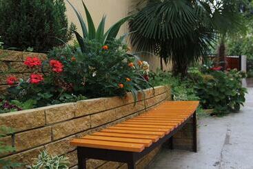 پانسیون Guest House Planeta Mov