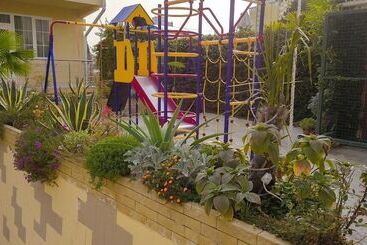 پانسیون Guest House Planeta Mov