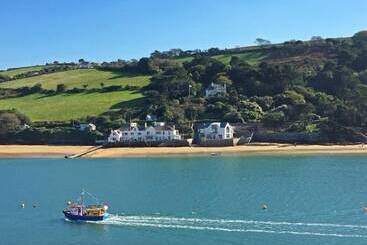 6 Combehaven