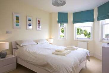 6 Combehaven