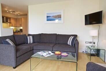 6 Combehaven