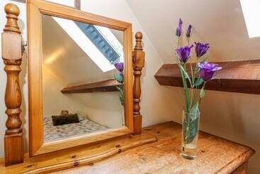 Henmarsh Cottage