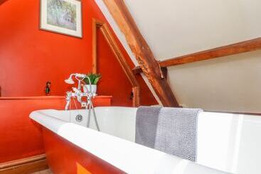Henmarsh Cottage