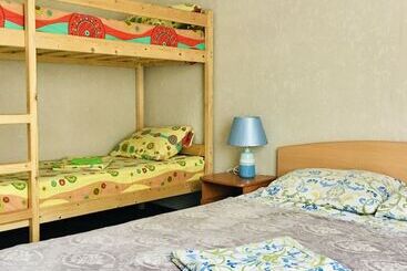Hostel Happy House On Kholmogorova