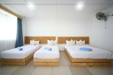 هتل Bayu Senja Lodge