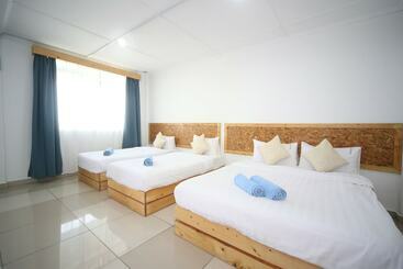 هتل Bayu Senja Lodge