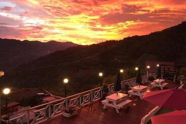 هتل Bayu Senja Lodge