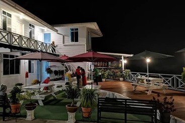 هتل Bayu Senja Lodge