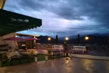 هتل Bayu Senja Lodge