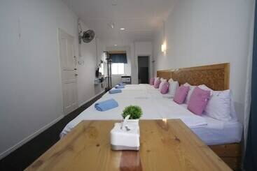 هتل Bayu Senja Lodge