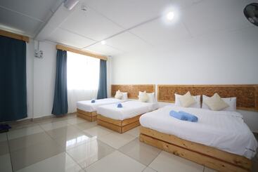 هتل Bayu Senja Lodge