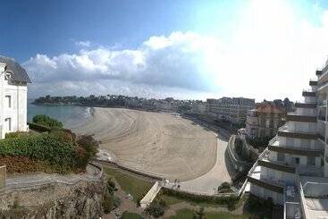 هتل Le Crystal Dinard Plage
