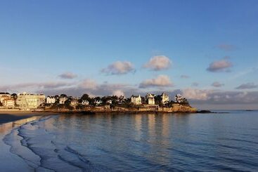 هتل Le Crystal Dinard Plage