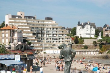 هتل Le Crystal Dinard Plage