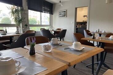 هتل Le Crystal Dinard Plage