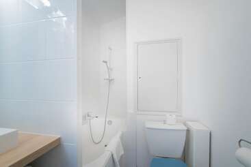 هتل Le Crystal Dinard Plage