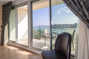 هتل Le Crystal Dinard Plage