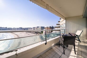 هتل Le Crystal Dinard Plage