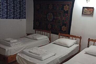 هتل Mekhtar Ambar Caravan Sarai Xix