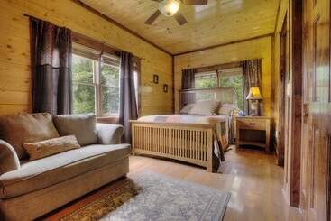 コテージ Mystical Creek Pool Lodge #600
