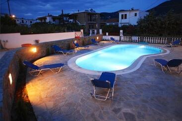 پانسیون Christos Guesthouse
