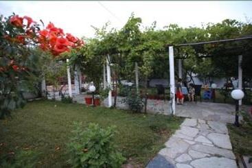 پانسیون Christos Guesthouse