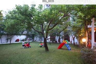 پانسیون Christos Guesthouse