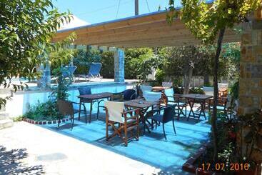 پانسیون Christos Guesthouse