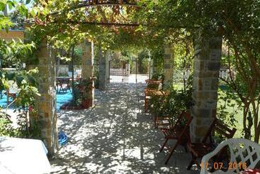 پانسیون Christos Guesthouse