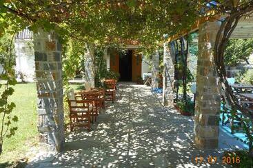 پانسیون Christos Guesthouse