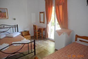 پانسیون Christos Guesthouse