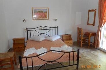 پانسیون Christos Guesthouse