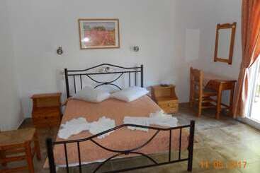 پانسیون Christos Guesthouse