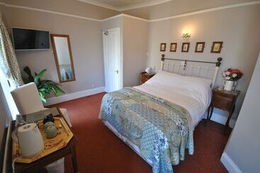 پانسیون Churchill Guest House