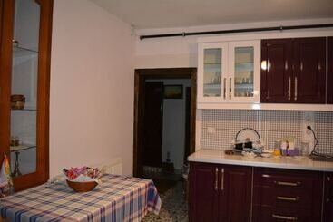 פנסיון Mavi Ladin Konukevi