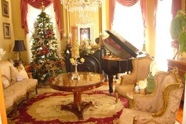 The Pillars In Natchez B&b