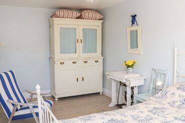 3 Elm Cottage
