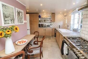 3 Elm Cottage