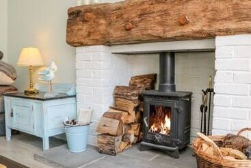 3 Elm Cottage