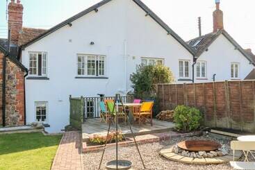 3 Elm Cottage