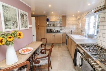 3 Elm Cottage