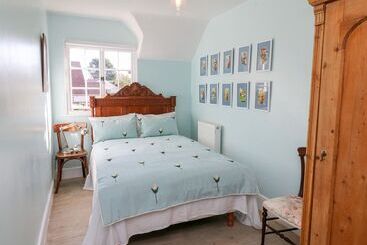 3 Elm Cottage