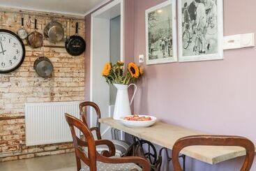 3 Elm Cottage