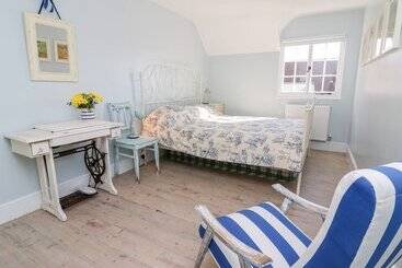 3 Elm Cottage