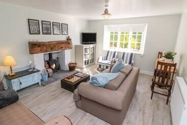 3 Elm Cottage