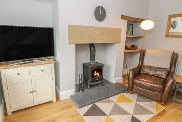 5 Bank Cottage