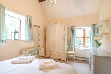 Brookside Cottage