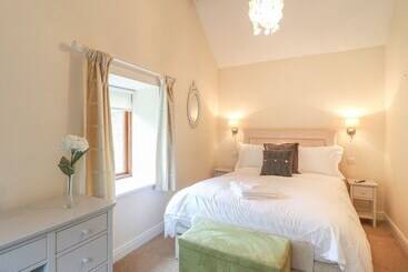 Brookside Cottage